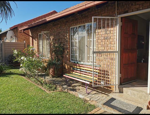 3 BEDROOM TOWNHOUSE SOLD IN ANNLIN
